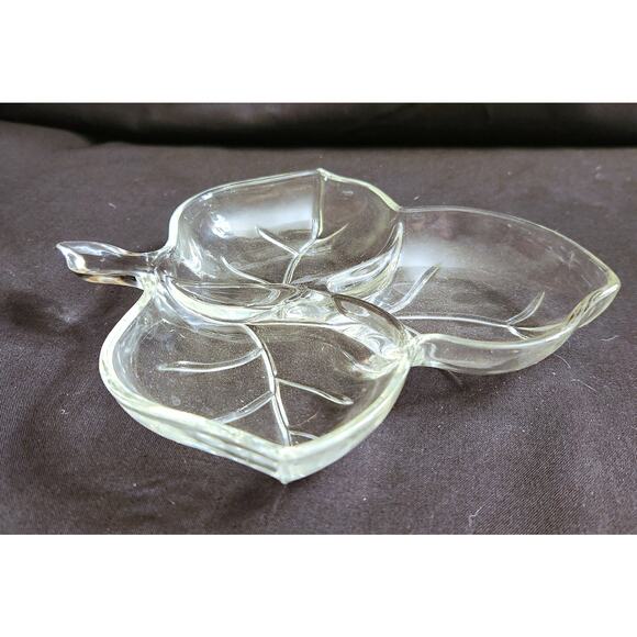 Leaf Pattern Shaped Divided Dish 3 Part Candy or Nut Dish Vintage Serving Plate - Picture 7 of 7
